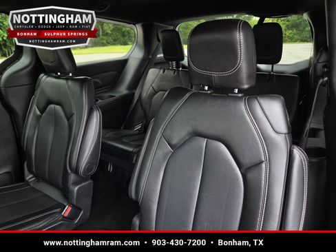 Used 2025 Chrysler Pacifica Select FWD image 30