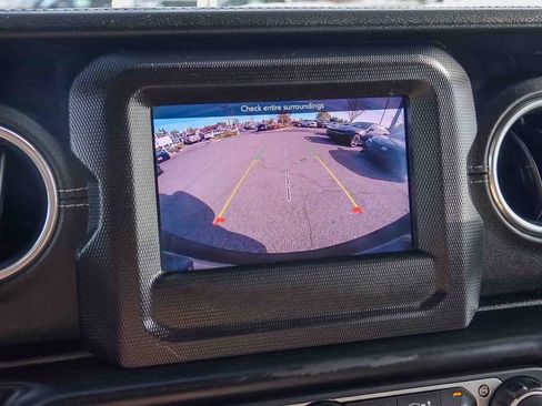 Certified 2018 Jeep Wrangler Unlimited Sahara w/ Dual Top Group image 22