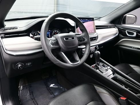 Used 2023 Jeep Compass Limited w/ Sun and Sound Group image 13