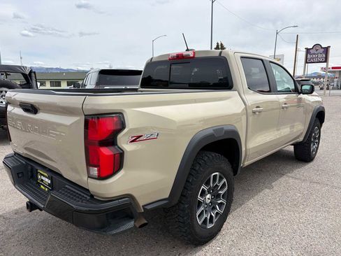 Used 2024 Chevrolet Colorado Z71 w/ Z71 Convenience Package 2 AWD/4WD image 3
