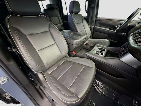 Used 2023 Chevrolet Suburban Premier image 15