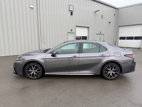 Used 2024 Toyota Camry SE image 22