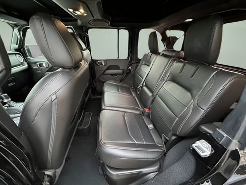 Used 2022 Jeep Wrangler Unlimited Sahara w/ Cold Weather Group image 19