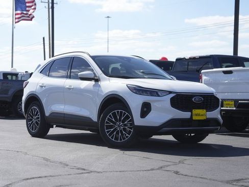 Used 2025 Ford Escape SE image 2