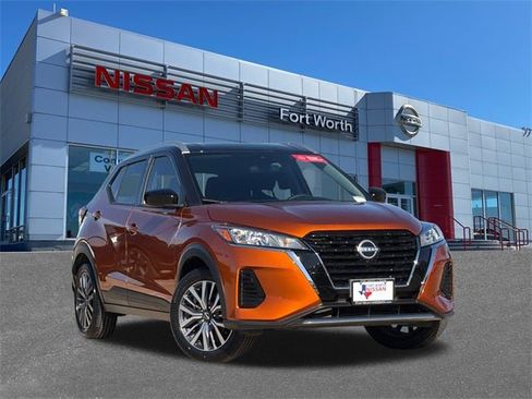 Used 2024 Nissan Kicks SV image 1