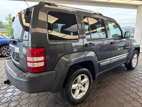 Used 2010 Jeep Liberty Limited AWD/4WD image 6