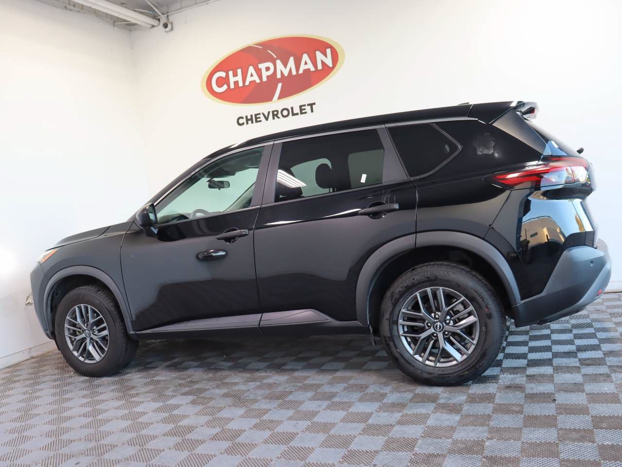 Used 2023 Nissan Rogue S AWD/4WD image 3