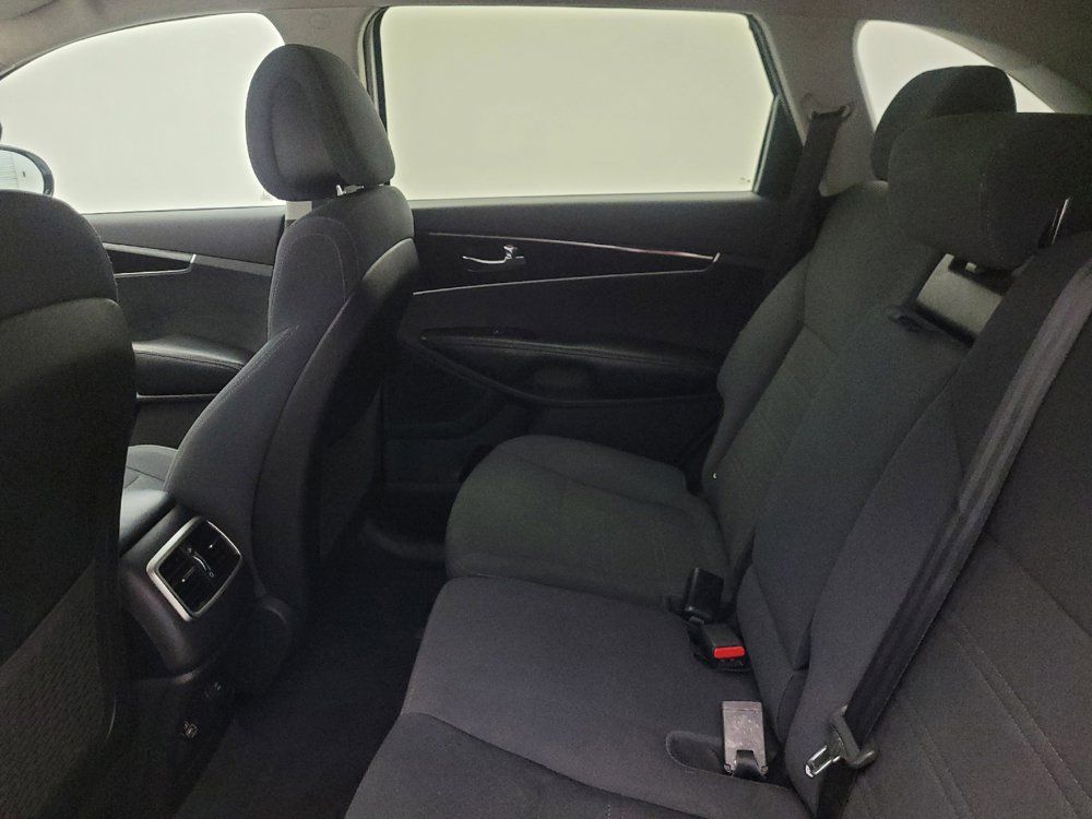 Used 2016 Kia Sorento FWD image 18