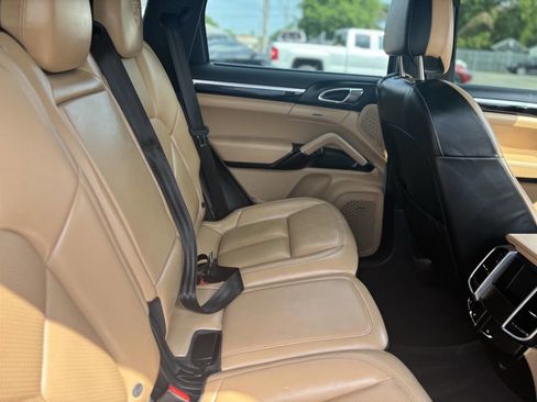 Used 2018 Porsche Cayenne Platinum Edition AWD/4WD image 17