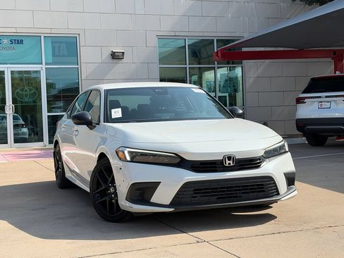 Used 2024 Honda Civic Sport image 2