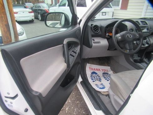 Used 2012 Toyota RAV4 4WD image 21