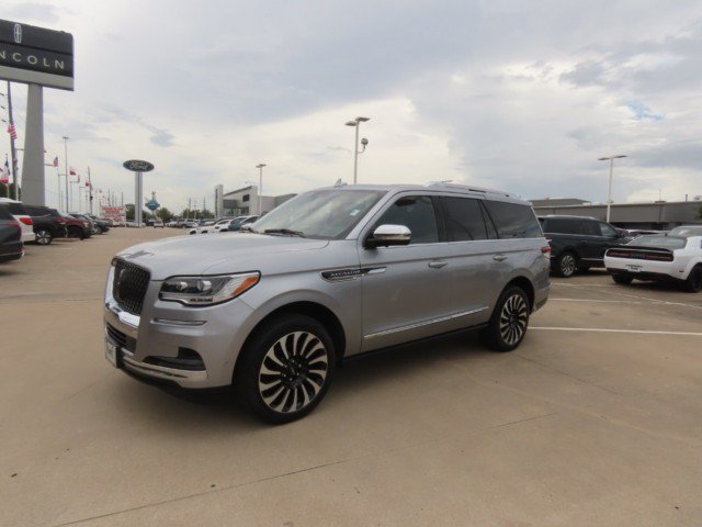 Used 2024 Lincoln Navigator Black Label AWD/4WD image 2