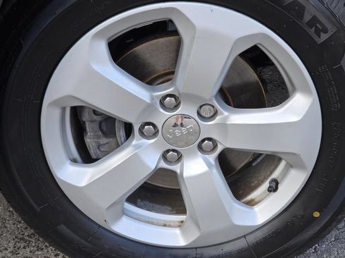 Used 2018 Jeep Compass Latitude AWD/4WD image 6
