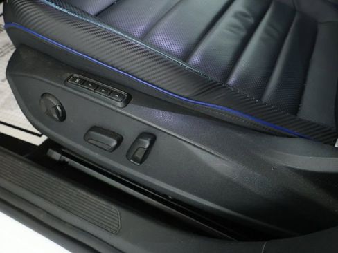 Used 2022 Volkswagen Golf R image 10