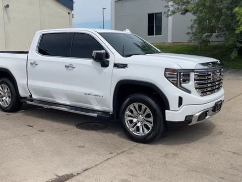 Used 2022 GMC Sierra 1500 Denali w/ Denali Carbonpro Edition AWD/4WD image 2