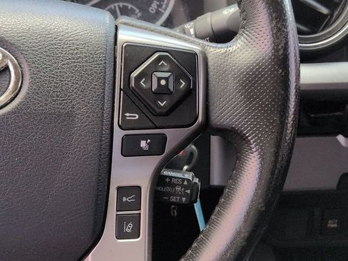 Used 2018 Toyota Tacoma SR5 RWD image 23
