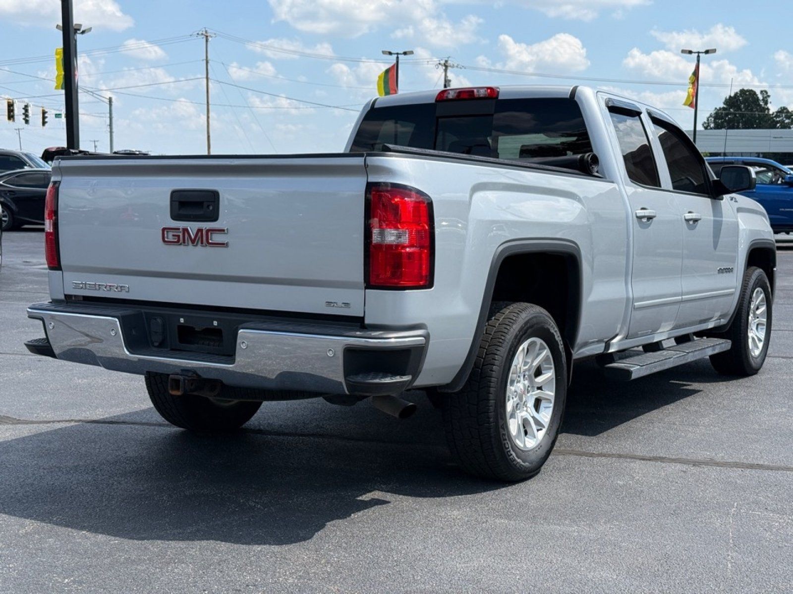 Used 2017 GMC Sierra 1500 SLE w/ Suspension Package, Off-Road AWD/4WD image 8