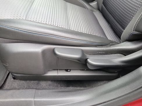 Used 2025 Chevrolet Trax LT FWD image 19
