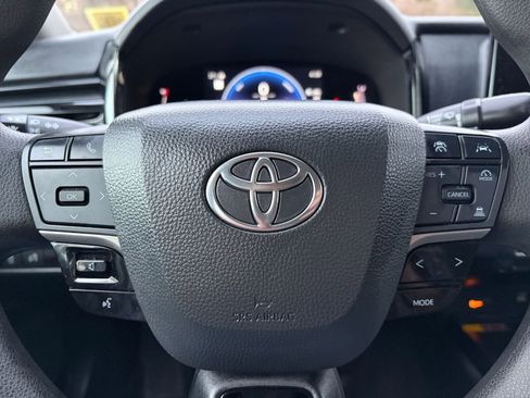 Used 2025 Toyota Camry LE image 27