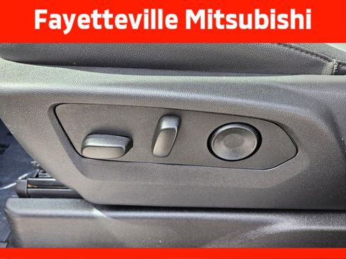 Used 2025 Chevrolet Suburban Z71 AWD/4WD image 9