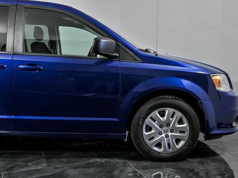 Used 2018 Dodge Grand Caravan SE image 12