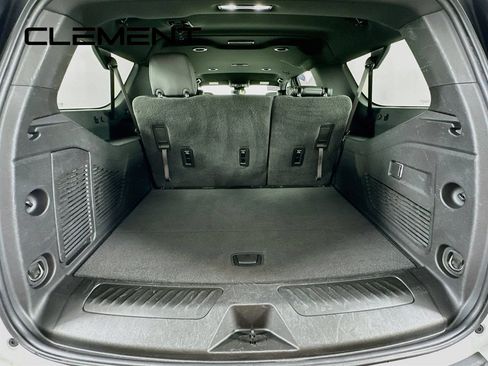 Used 2024 GMC Yukon XL SLT AWD/4WD image 11