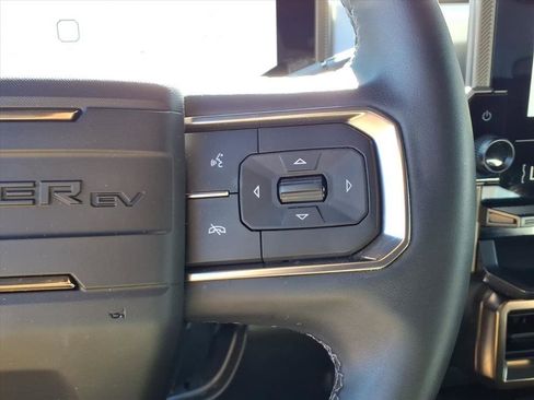 Used 2025 GMC Hummer EV 2X image 17
