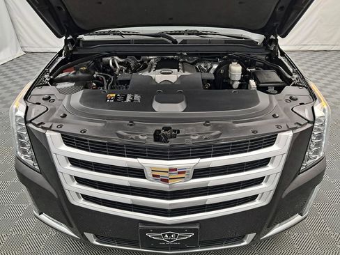 Used 2016 Cadillac Escalade Luxury image 47