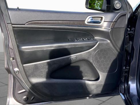 Used 2018 Jeep Grand Cherokee Limited AWD/4WD image 22