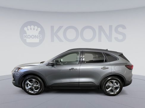 Used 2025 Ford Escape ST-Line w/ Equipment Group 301A image 2