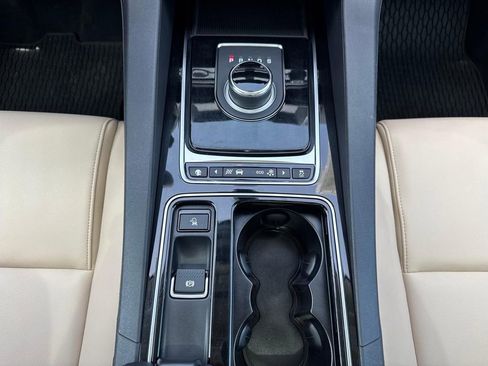 Used 2019 Jaguar F-PACE Premium AWD/4WD image 15
