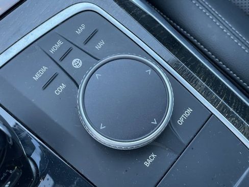 Certified 2022 BMW 330i xDrive Sedan w/ Driving Assistance Package image 22