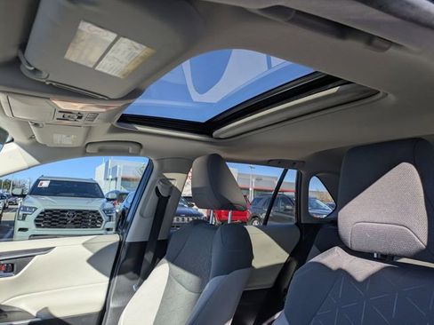 Used 2021 Toyota RAV4 XLE image 27