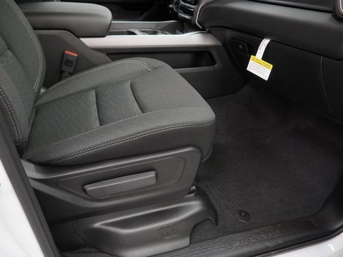 New 2026 RAM 1500 4x4 Crew Cab image 34