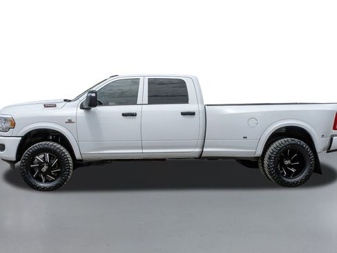 Used 2024 RAM 3500 Tradesman w/ Chrome Appearance Group image 10