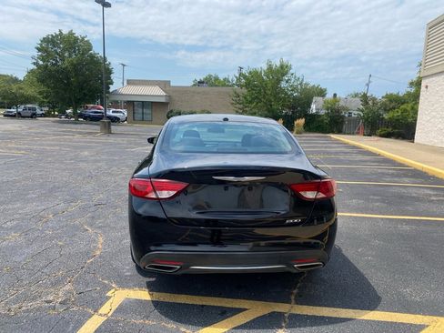 Used 2016 Chrysler 200 Limited w/ Convenience Group image 4