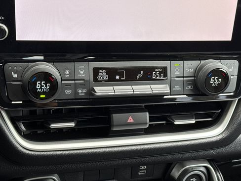 Used 2024 Toyota Grand Highlander AWD image 27