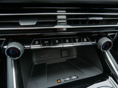 Used 2024 Chevrolet Traverse RS w/ LPO, Floor Liner Package image 29