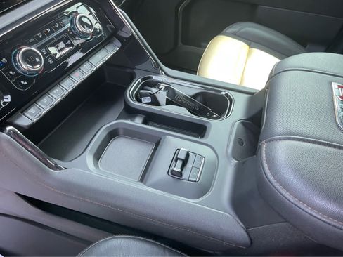 Used 2024 GMC Sierra 2500 AT4 w/ AT4 Premium Plus Package AWD/4WD image 17