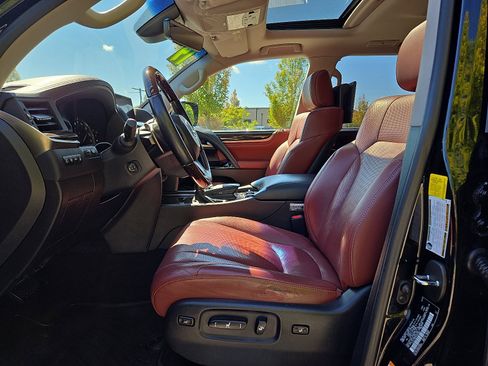 Certified 2019 Lexus LX 570 4WD image 16