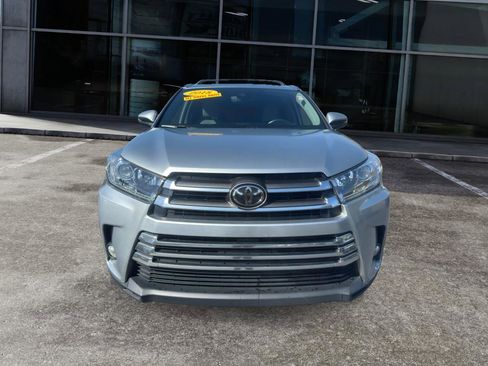 Used 2018 Toyota Highlander Limited AWD/4WD image 2