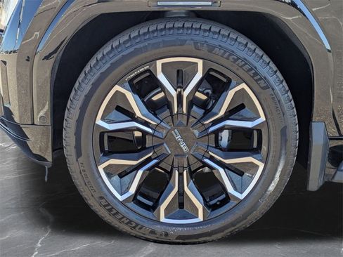 Used 2025 GMC Sierra EV Denali image 34