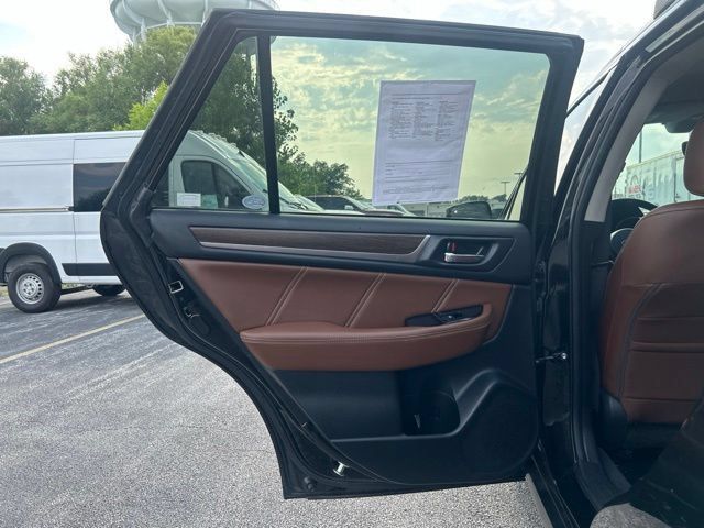 Used 2017 Subaru Outback 2.5i Touring w/ Popular Package #5A AWD/4WD image 13