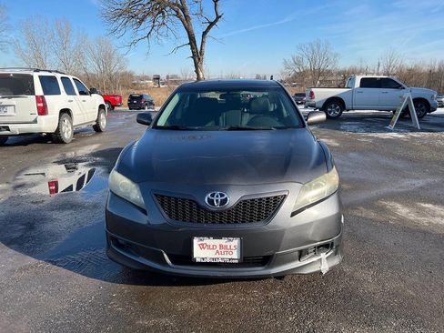 Used 2009 Toyota Camry LE image 2