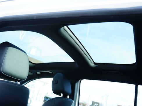 Used 2023 Mercedes-Benz EQB 300 4MATIC image 12