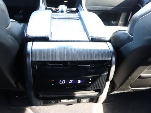 Used 2024 Jeep Wagoneer L Series II w/ Flexible Seating Group AWD/4WD image 22