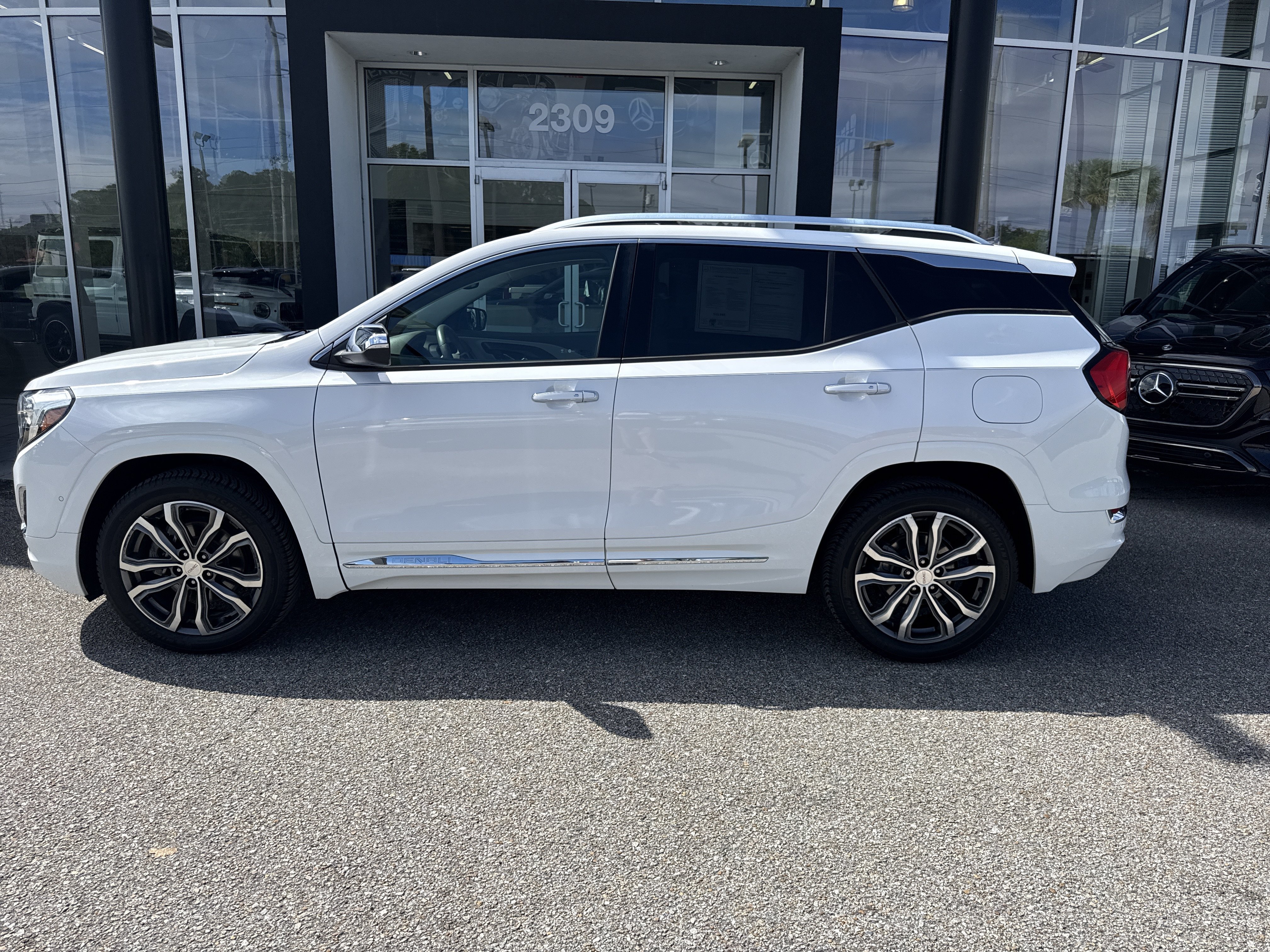 Used 2018 GMC Terrain Denali w/ Advanced Safety Package FWD image 2