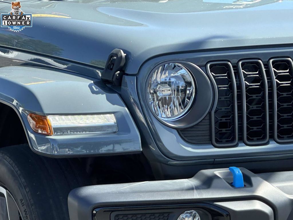 Used 2024 Jeep Wrangler Unlimited w/ Convenience Group AWD/4WD image 8