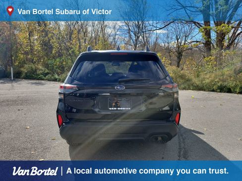 Used 2025 Subaru Forester Premium image 4