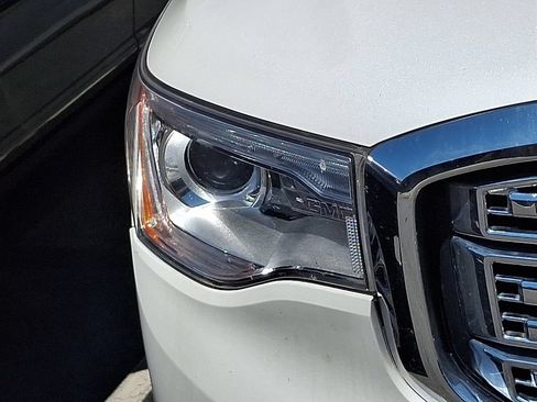 Used 2018 GMC Acadia Denali w/ Technology Package FWD image 3